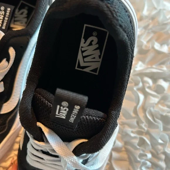 Vans Kids Classic Black and White Sneakers • 3 • NWT - Picture 5 of 7